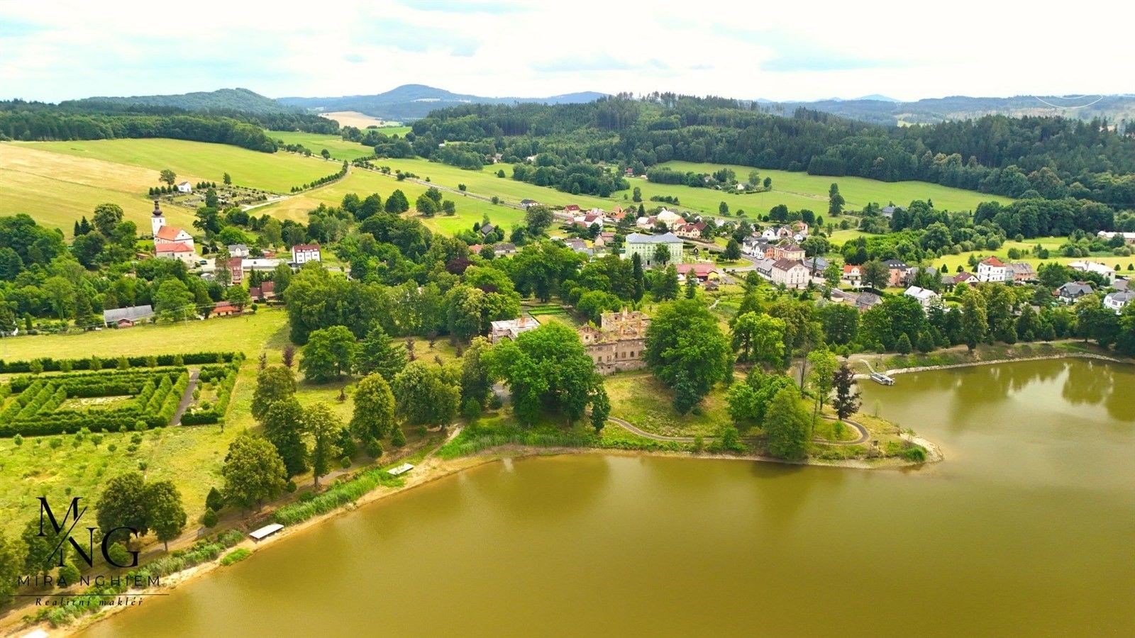 Prodej pozemek - Lipová