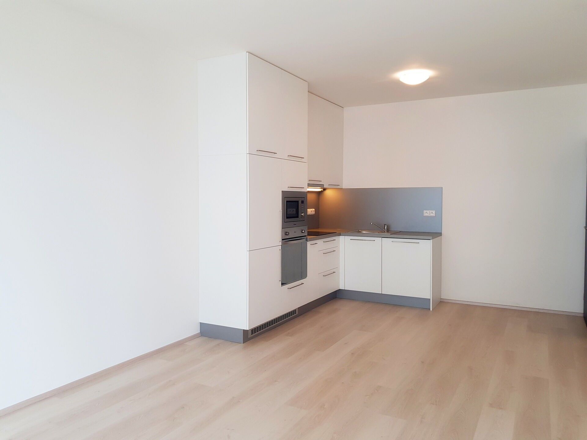 Pronájem byt 2+kk - Honzíkova, Praha, 60 m²