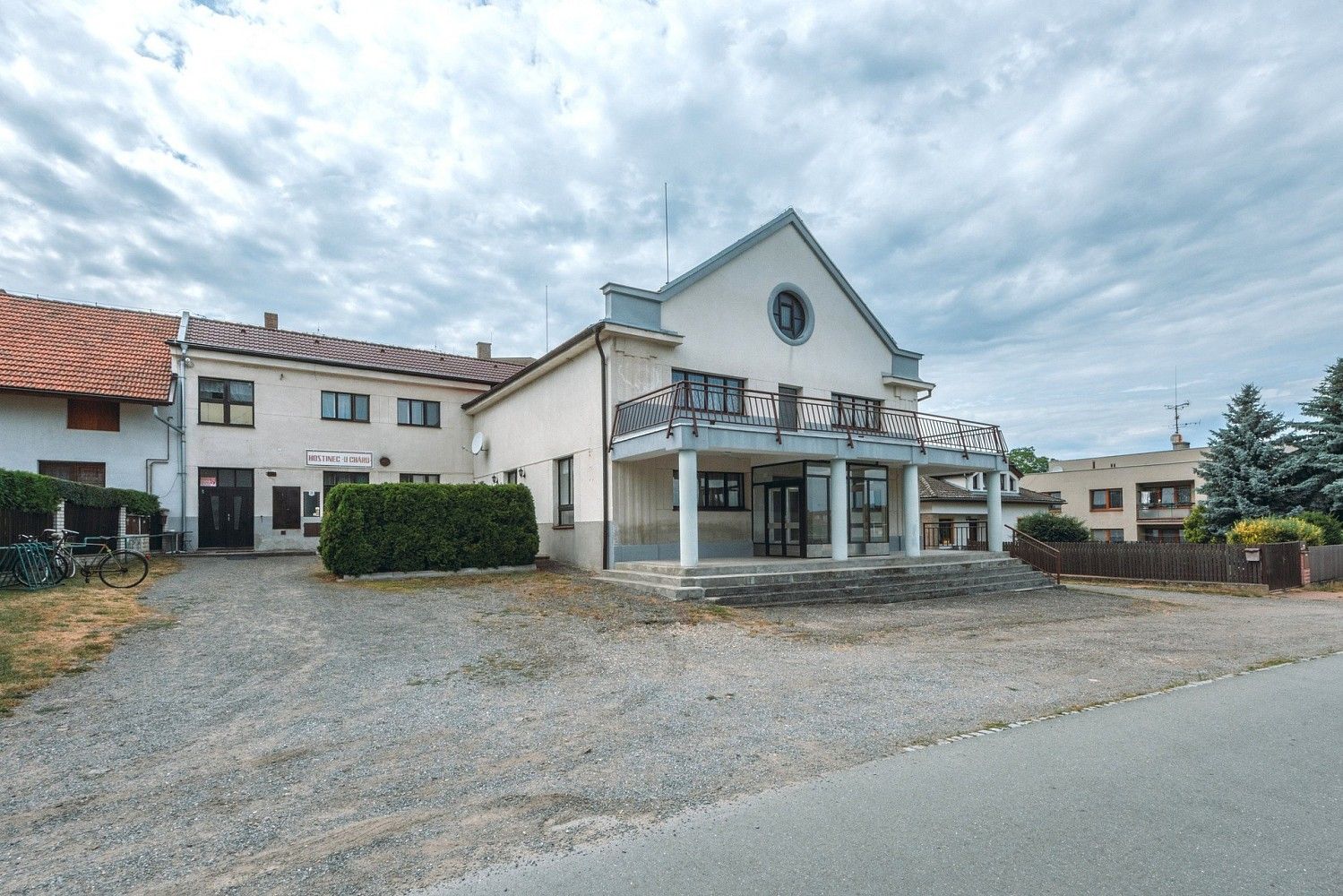 Restaurace, 865 m²