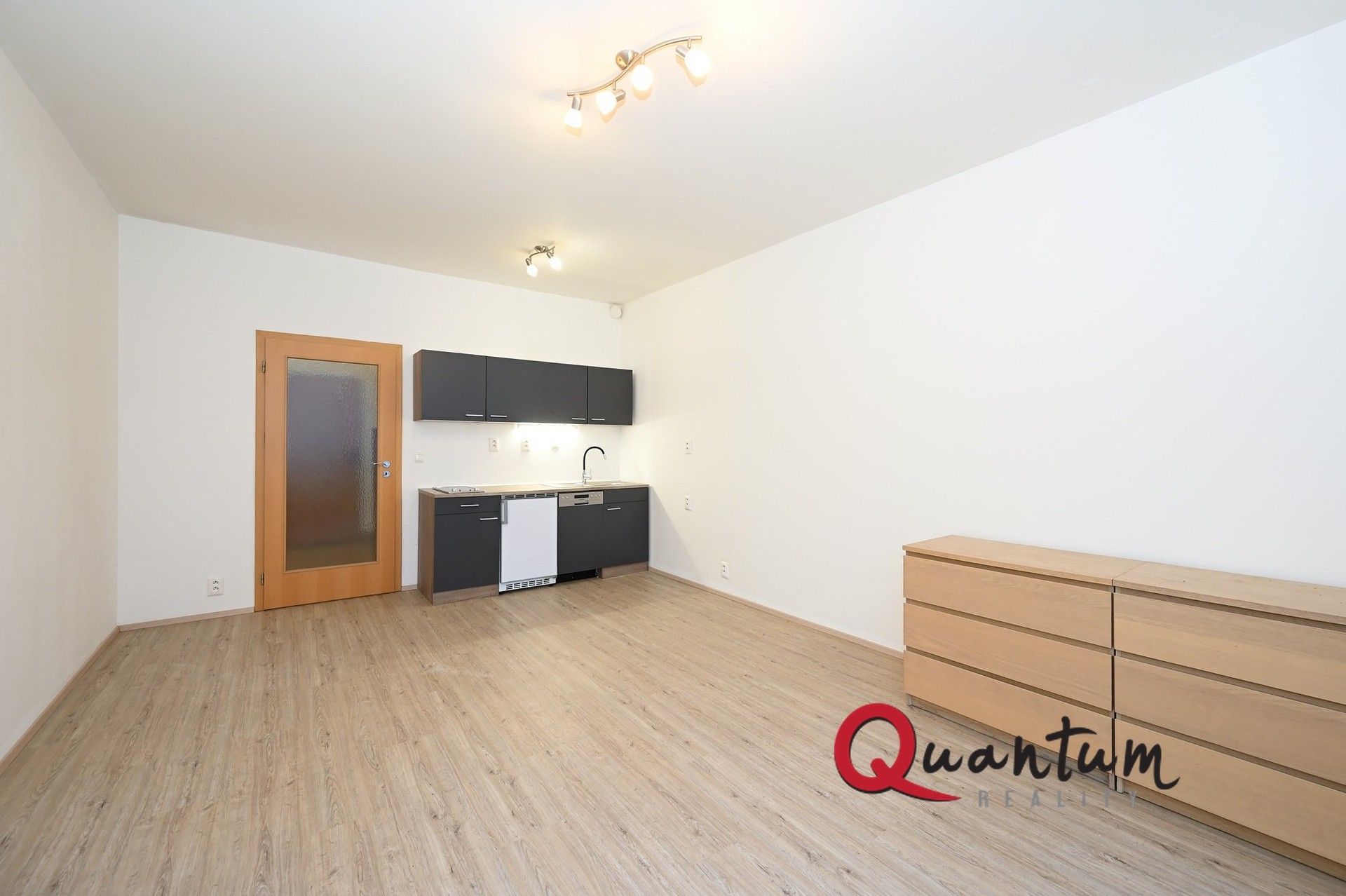 Pronájem byt 1+kk - Pod Kavalírkou, Praha, 30 m²