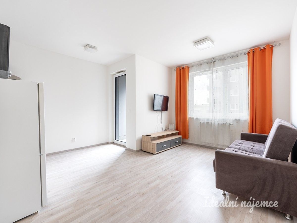 Byt 1+kk · 34 m² · Strnadových, Praha - 3