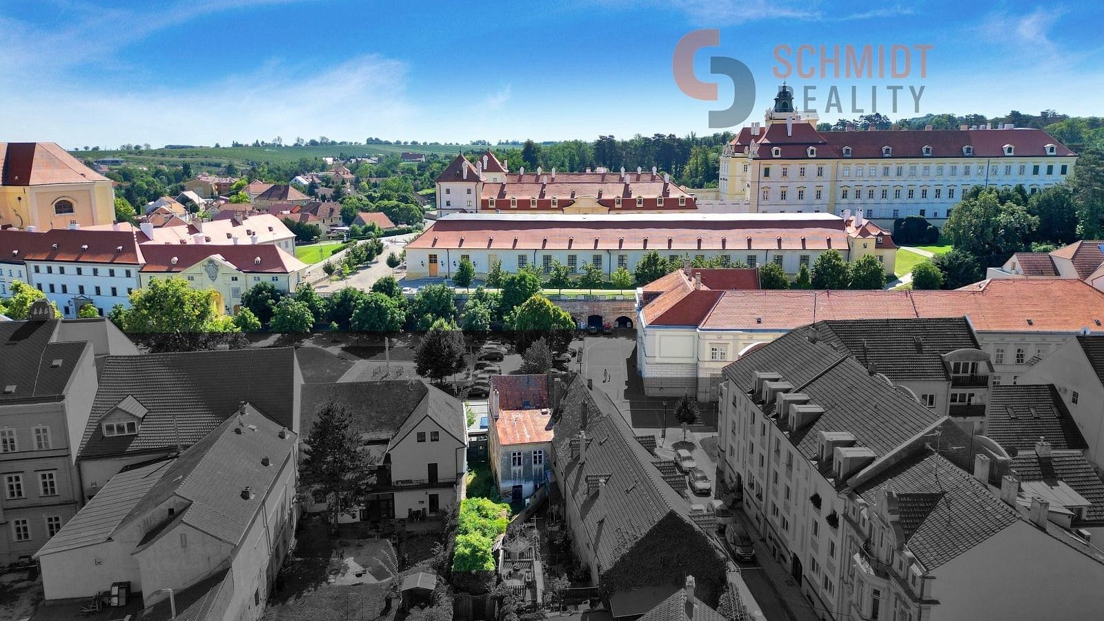 Rodinné domy, nám. Svobody, Valtice, okres Břeclav, 268 m² - 2