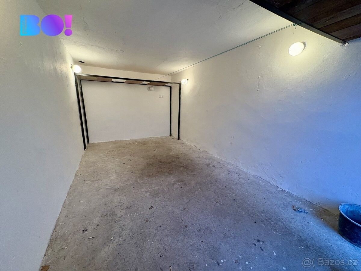 Garáže, Český Těšín, 737 01