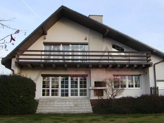 Pronájem rodinný dům - Sadová, Průhonice, 300 m²