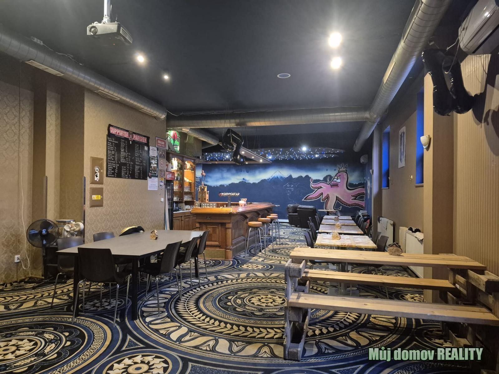 Restaurace, Třinecká, Praha, 124 m²