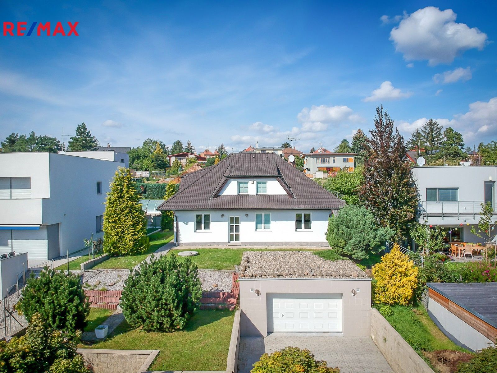 Prodej rodinný dům - Diamantová 734, Praha, 203 m²