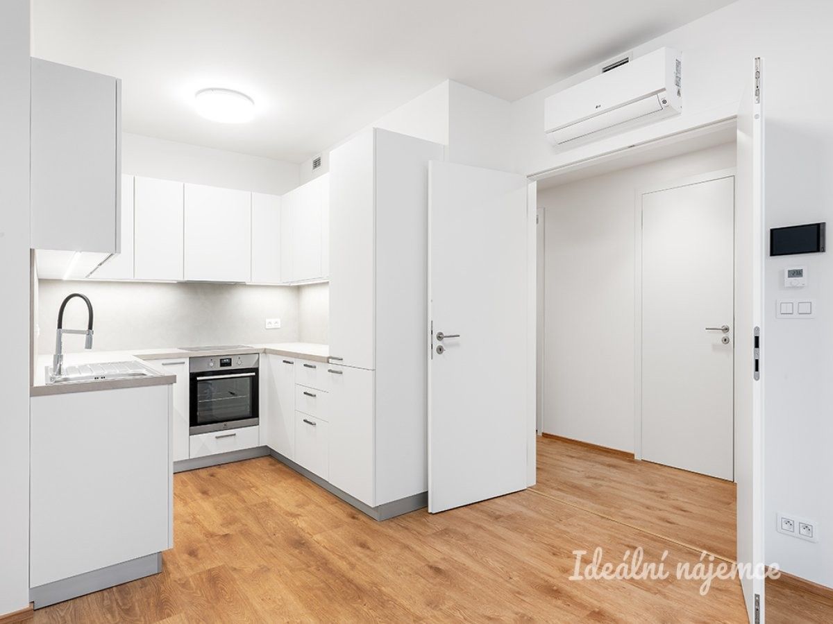 Pronájem byt 2+kk - Malešická, Praha, 60 m²