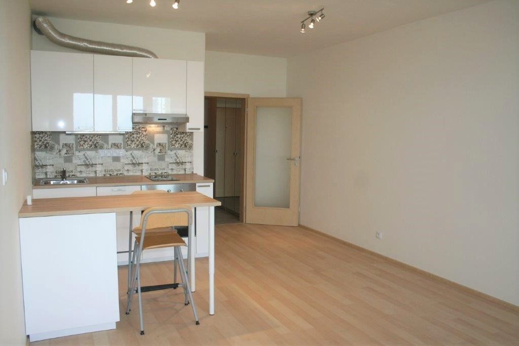 Pronájem byt 1+kk - Hornoměcholupská, Praha, 35 m²