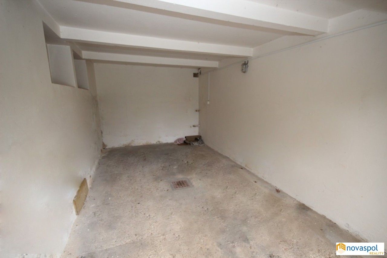 Garáž · 17 m² · Pod Marjánkou, Praha - 3