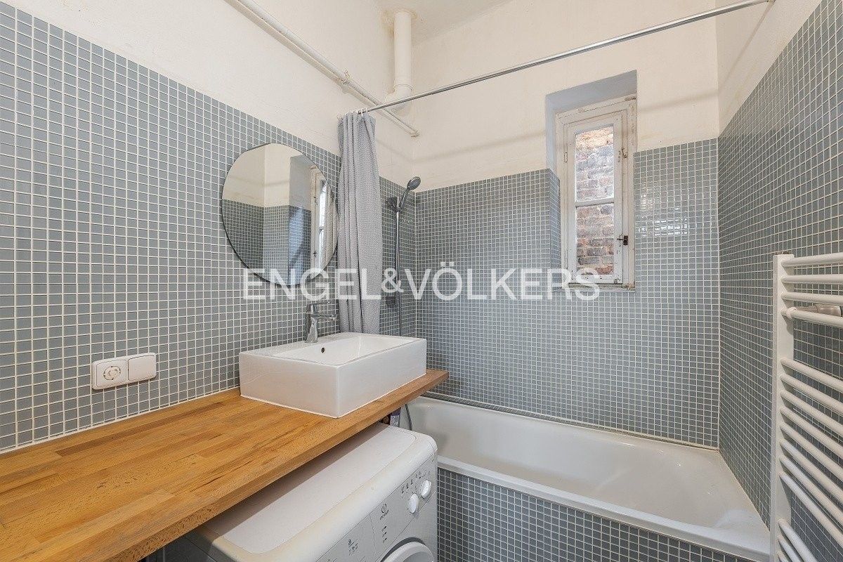 Prodej byt 1+kk - Holandská, Praha, 44 m²