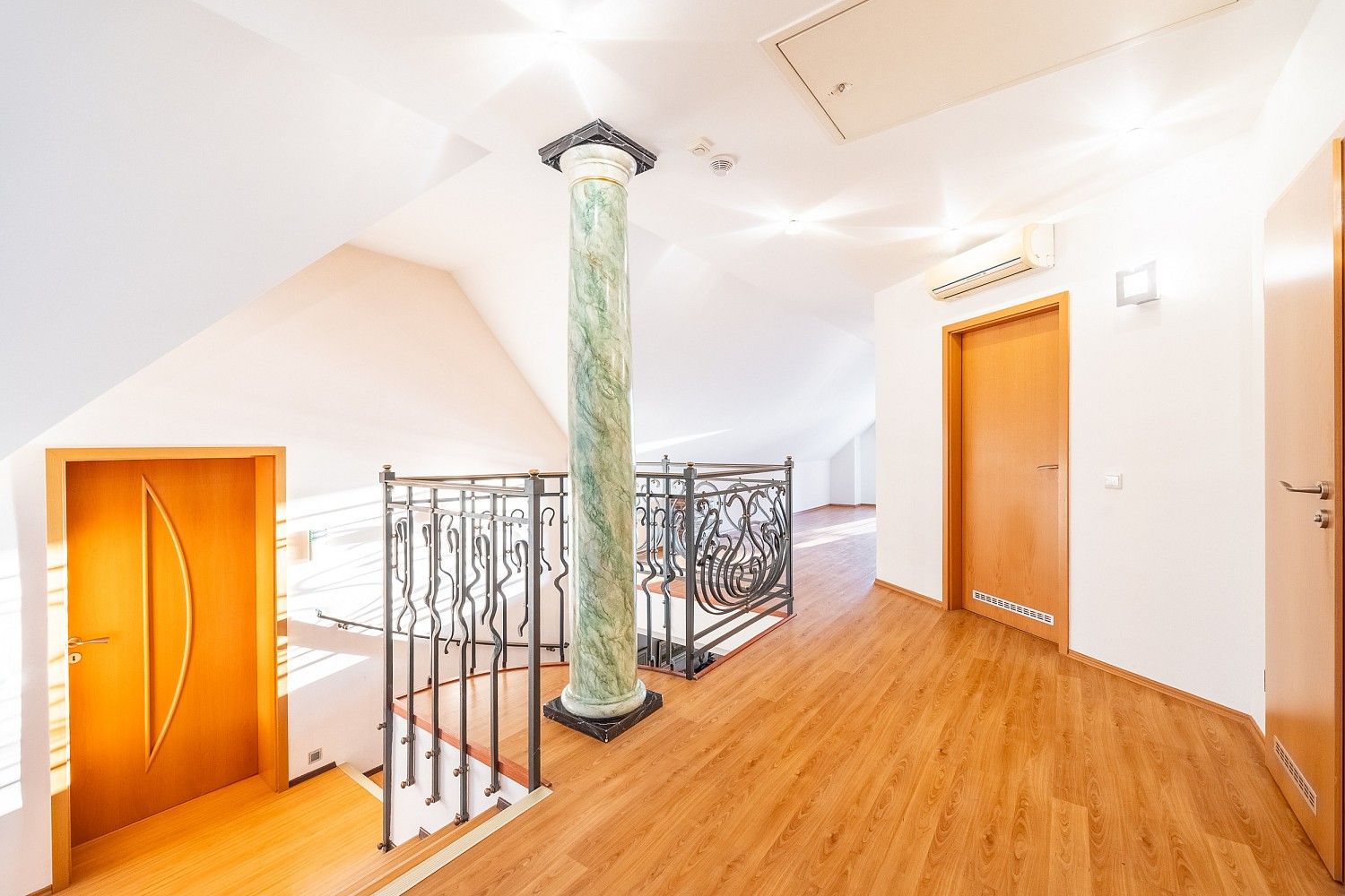 Rodinný dům · 358 m² · Praha - Zbraslav, okres Praha 16, Hlavní město Praha - 4