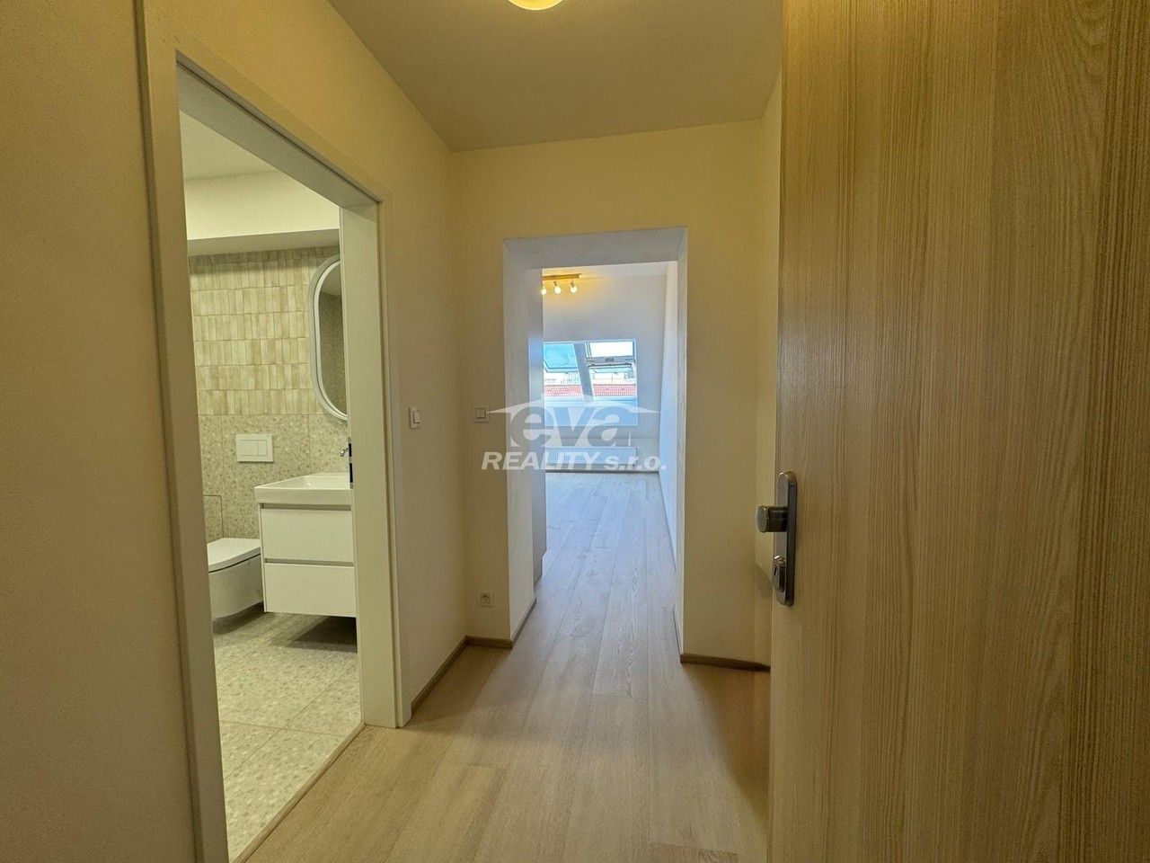 1+kk, Petrohradská, Praha, 32 m² - 2
