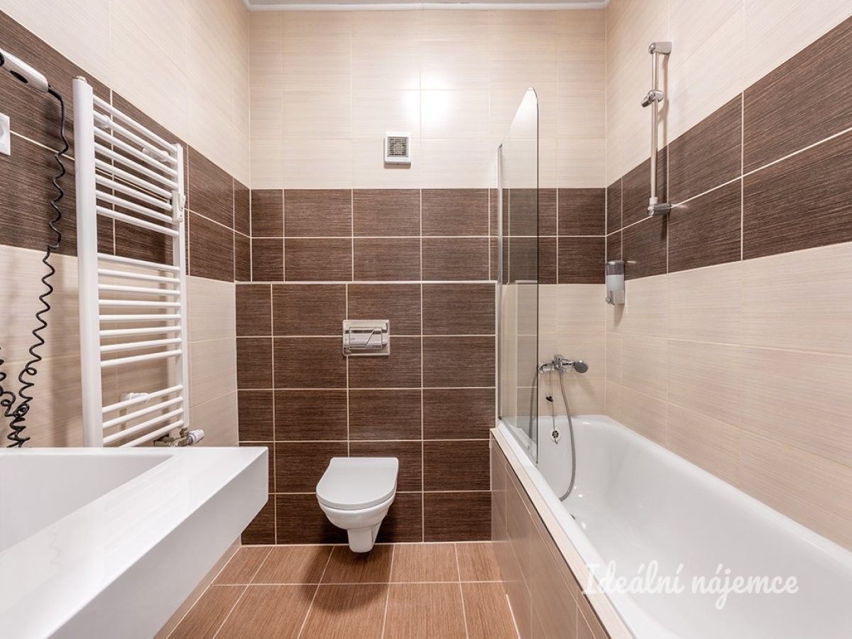 Byt 1+kk · 18 m² · Suchdolské náměstí, Praha - 4