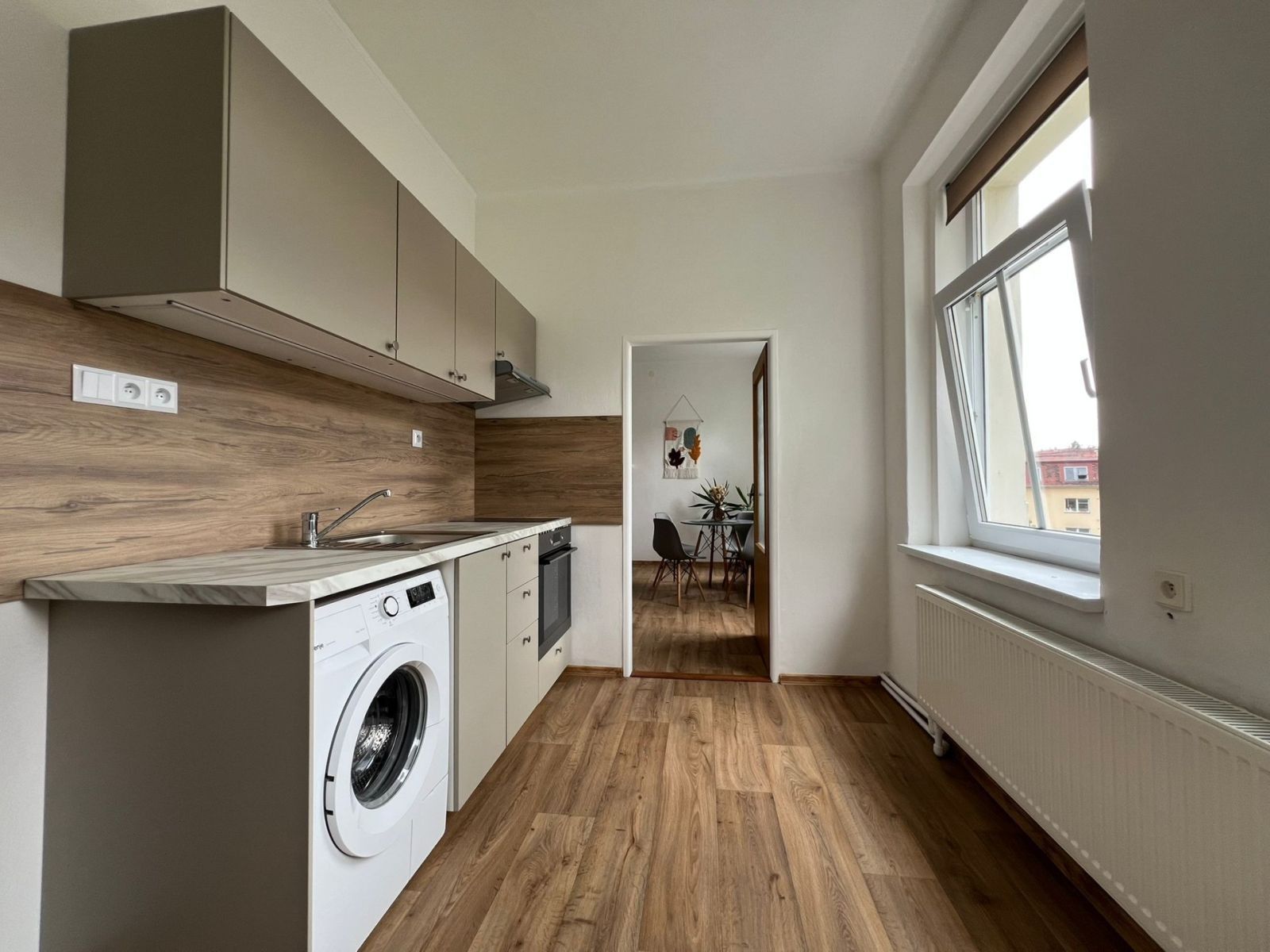Byt 1+1 · 37 m² · náměstí Emy Destinové, Karlovy Vary - Drahovice, Karlovarský kraj - 3
