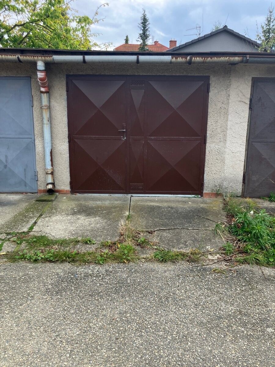 Garáže, Bukovany, 779 00