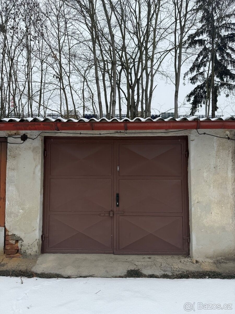 Garáže, Plzeň, 301 00