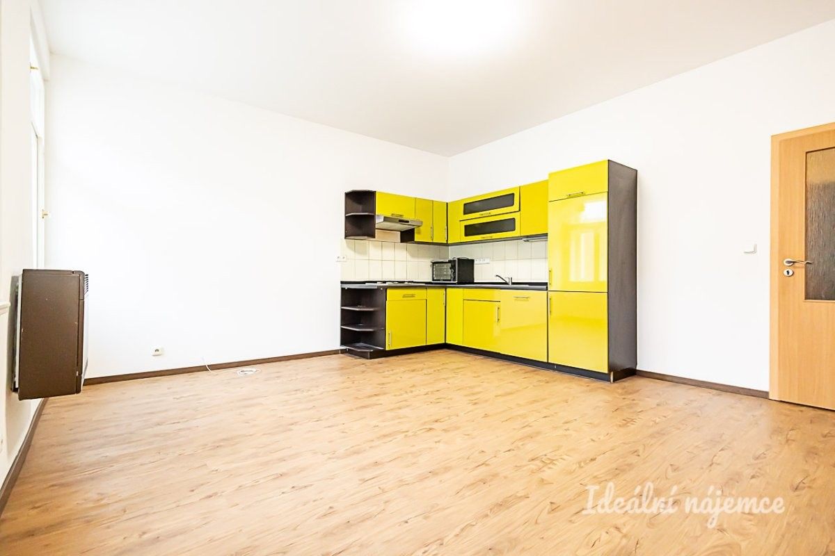2+kk, Nitranská, Praha, 53 m²