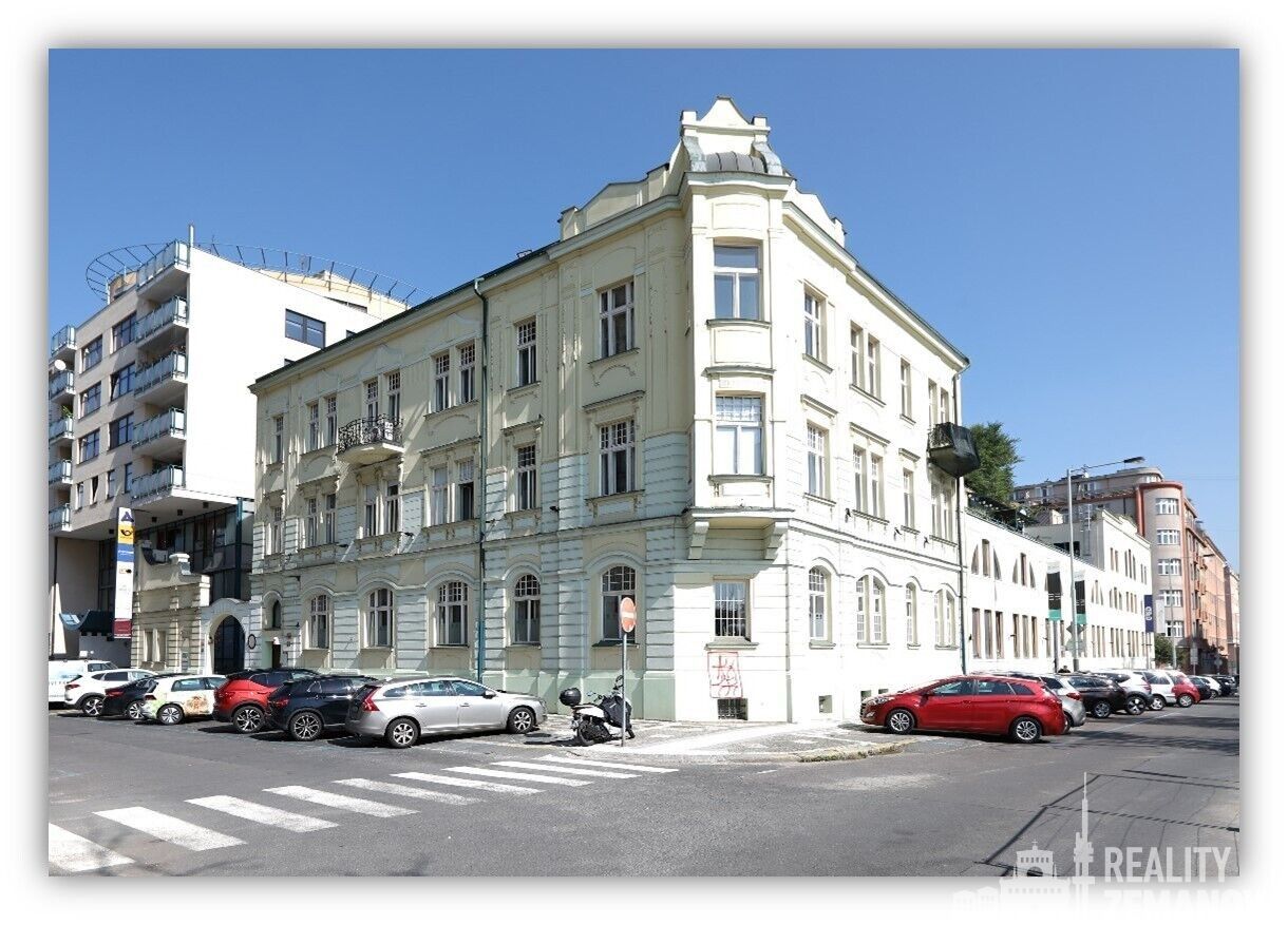 Kancelář · 325 m² · Chrudimská, Praha - 4