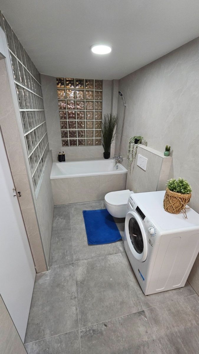 Pronájem byt - Na Valentince, Praha - Smíchov, 75 m² - 5