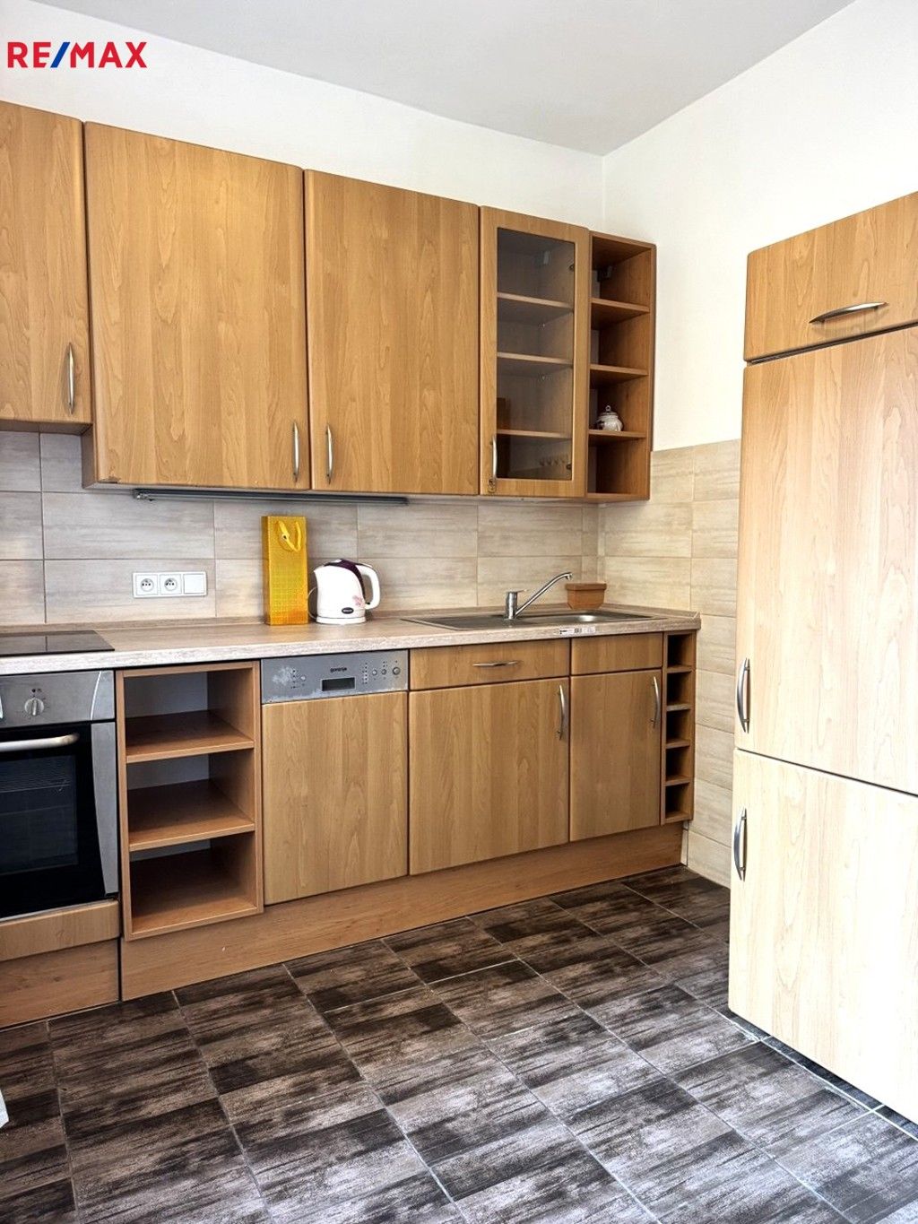 Pronájem byt 2+1 - K. Čapka, Karlovy Vary, 55 m²