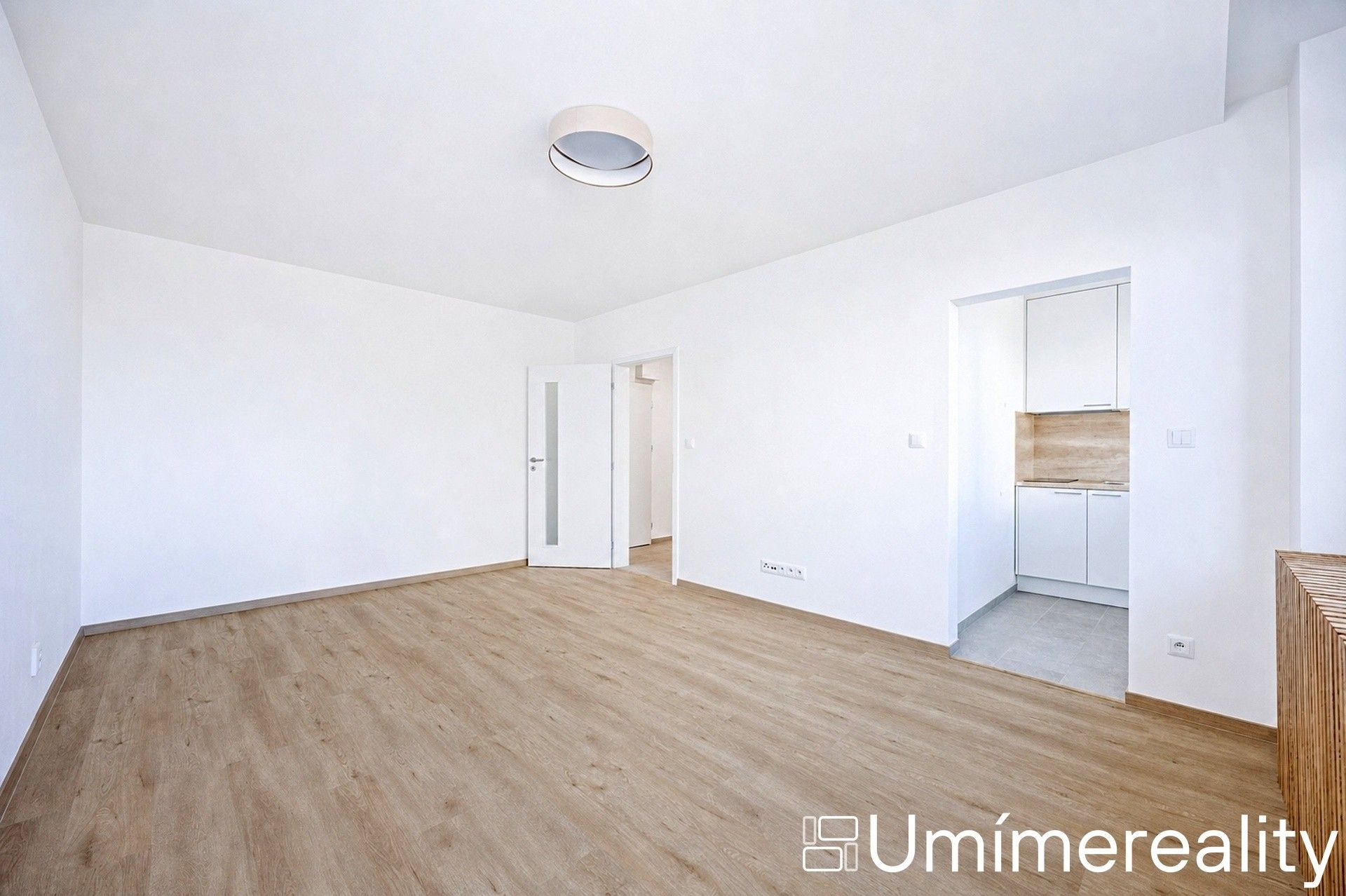 1+1, Valentova, Praha, 30 m² - 1