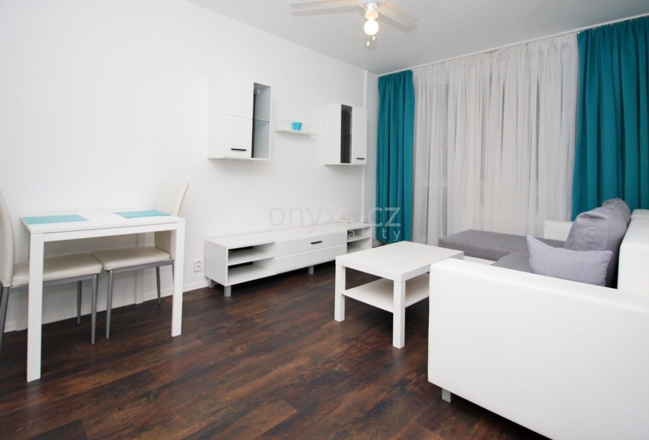 Pronájem byt 2+kk - Píškova, Praha, 45 m²