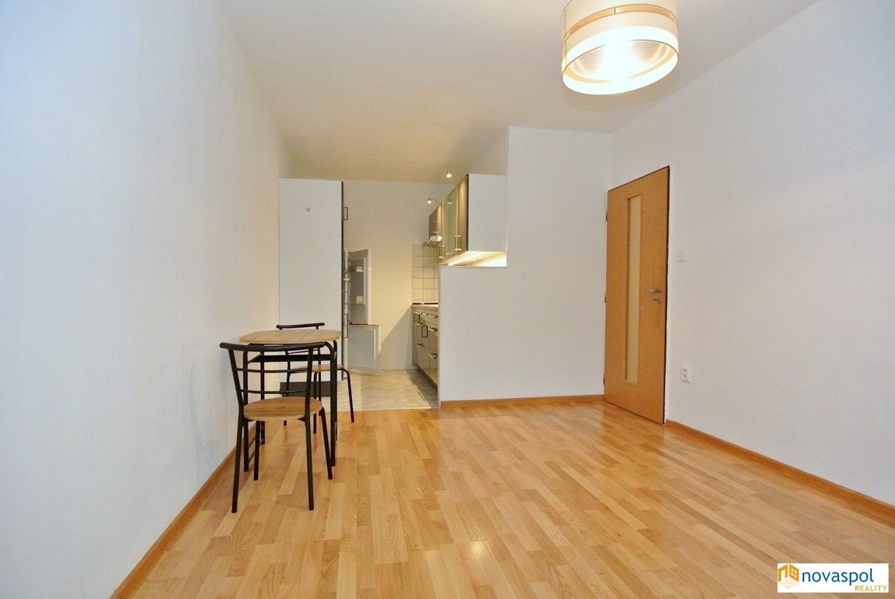 Pronájem byt 2+kk - Rembrandtova, Praha, 41 m²