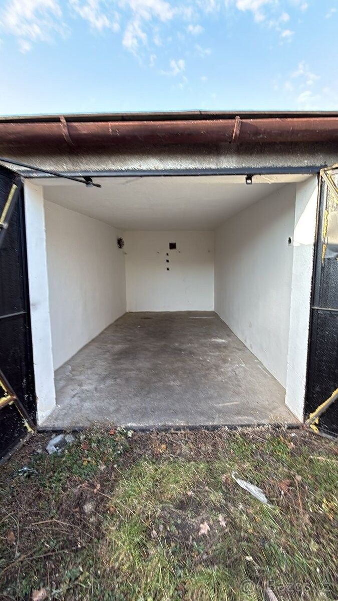 Garáže, Opava, 746 01