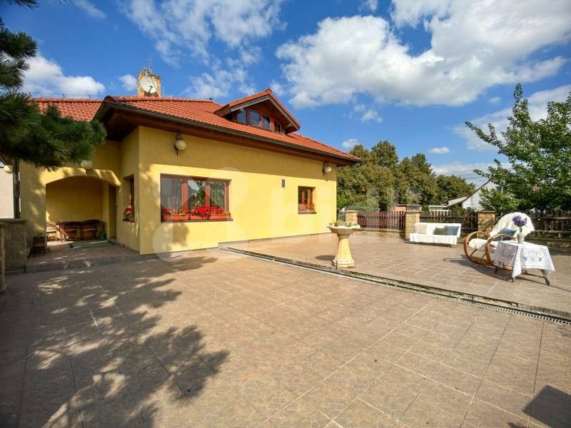 Prodej rodinný dům - U bytovek, Klíčany, 377 m²