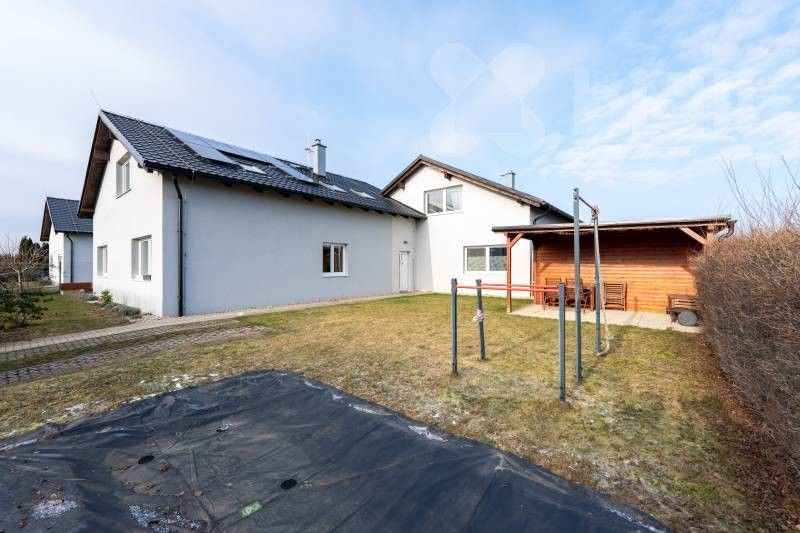 Rodinné domy, Chvalovice, Kovanice, 202 m²