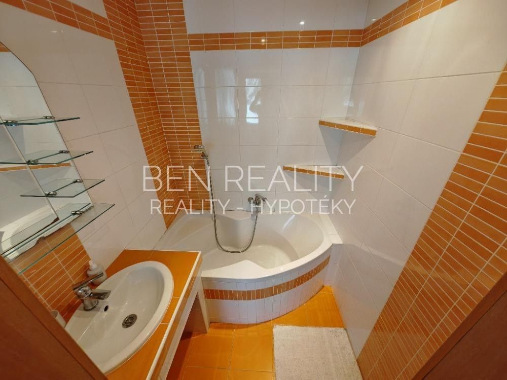 Pronájem byt - Otrokovice, 765 02