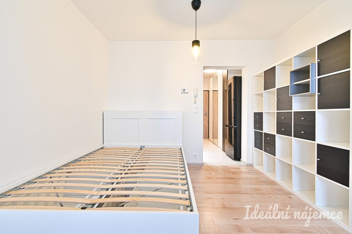 Pronájem byt 1+1 - U Špýcharu, Hovorčovice, 24 m²