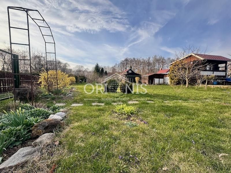 Zahrady, Droužkovice, 400 m²