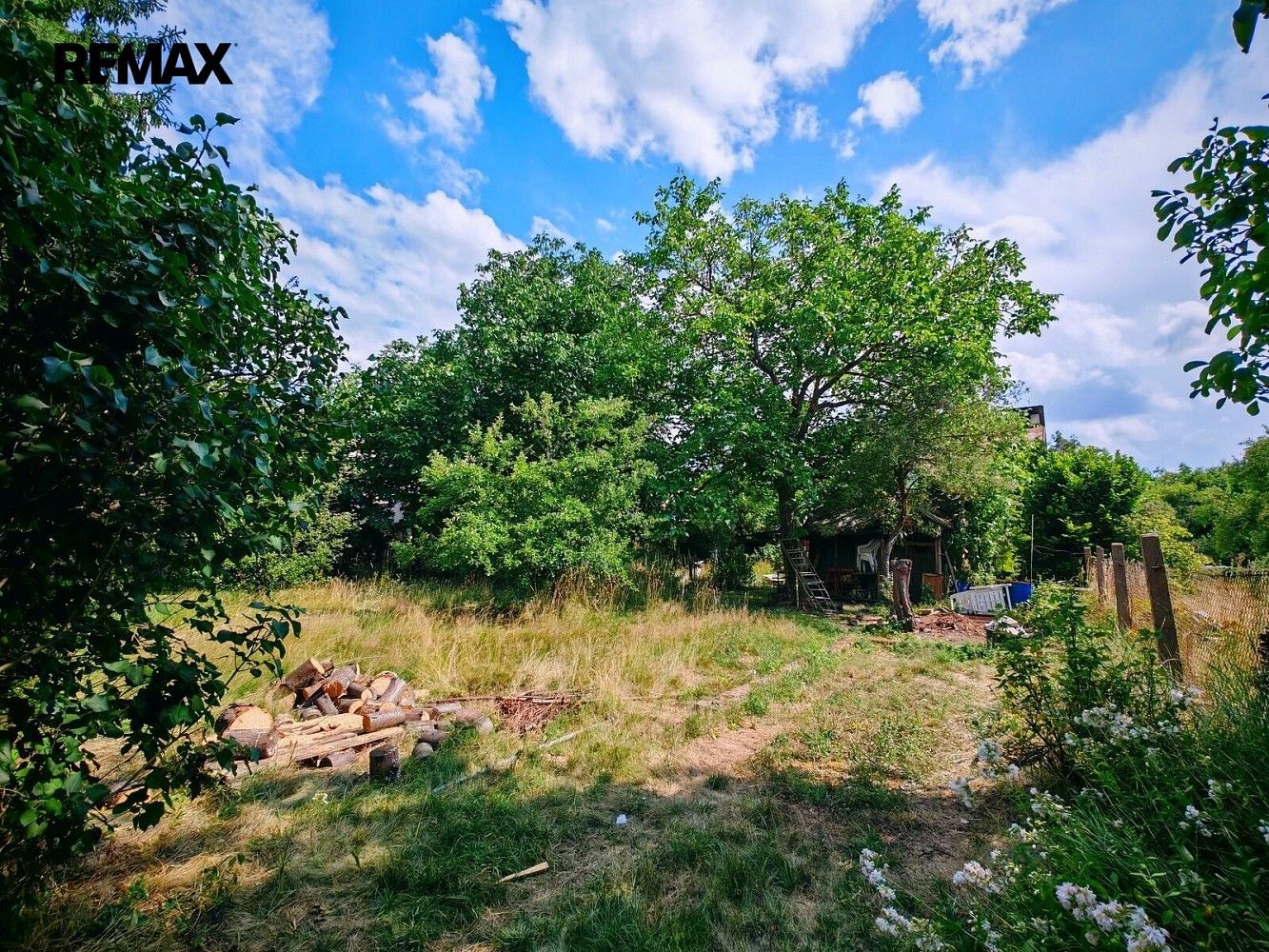 Prodej pozemek pro bydlení - Praha - Újezd nad Lesy, okres Praha 21, Hlavní město Praha - 5