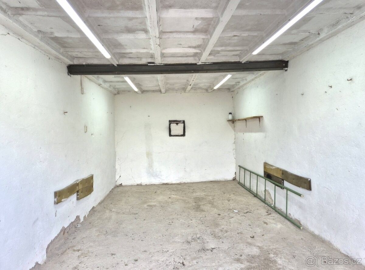 Garáže, České Budějovice, 370 04 - 2