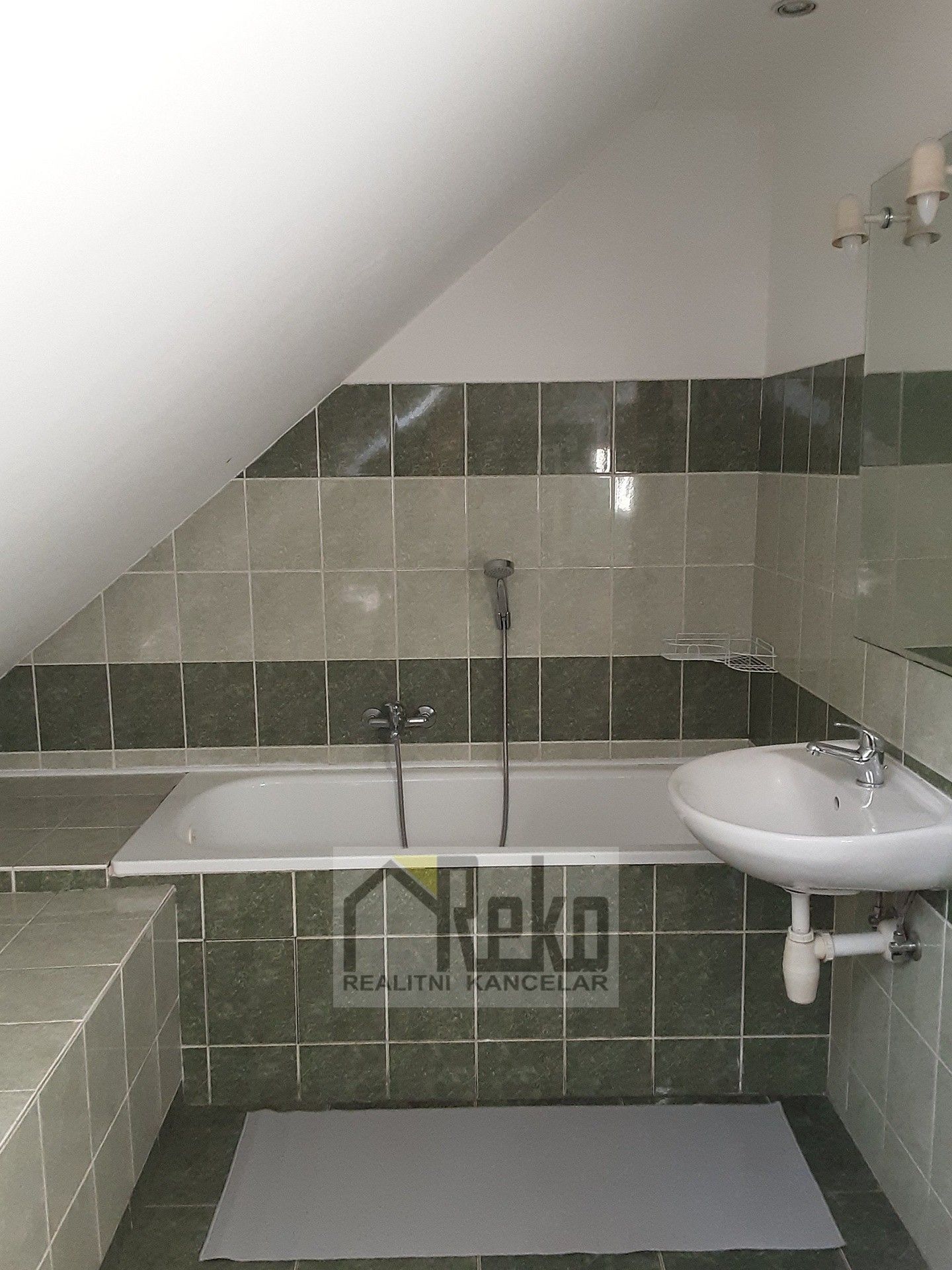 Byt 3+kk · 120 m² · náměstí Míru, Králův Dvůr - 4