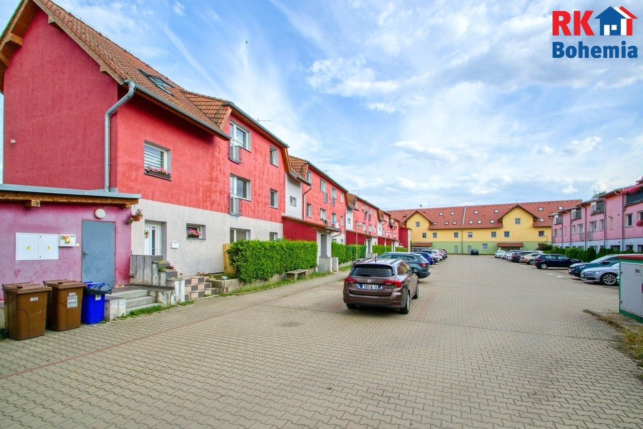 Pronájem byt 3+kk - Břežany II, 57 m²