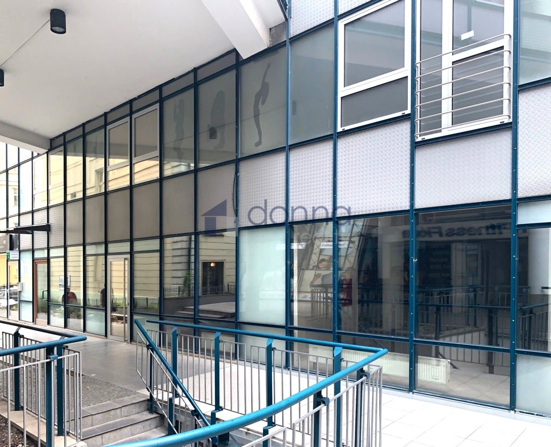 Pronájem obchodní prostory - Chrudimská, Praha, 257 m²