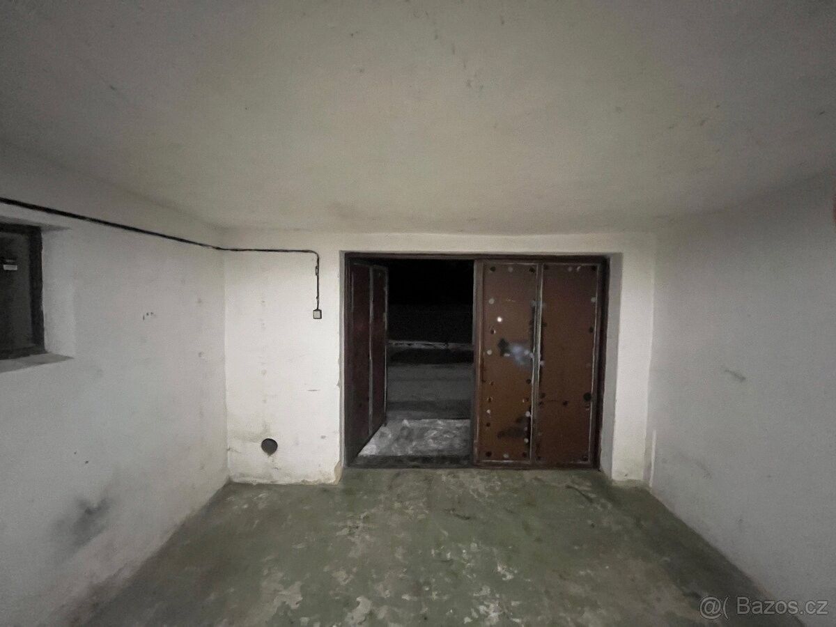 Garáže, Dačice, 380 01