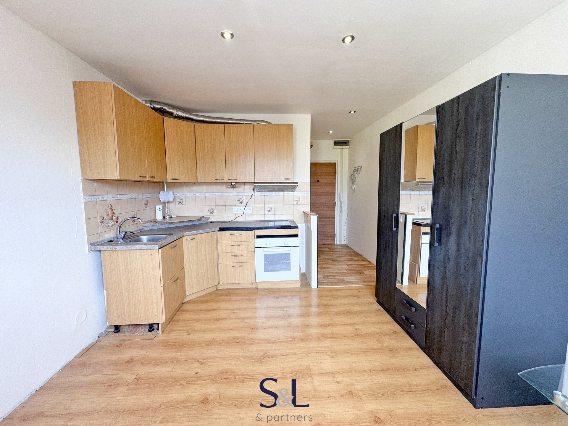 Pronájem byt 1+kk - Budovatelů, Jablonec nad Nisou, 20 m² - 2