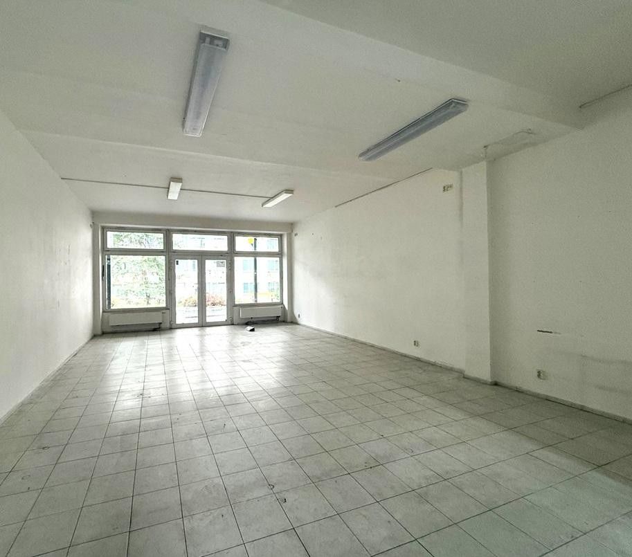 Pronájem obchodní prostory - Veltruská, Praha, 74 m²