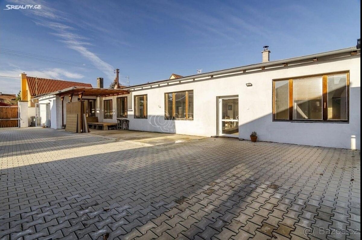 Sklady, Veltrusy, 277 46