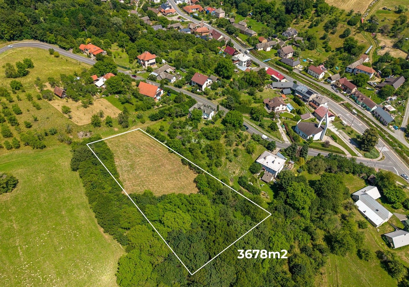 Louka, 3 678 m²