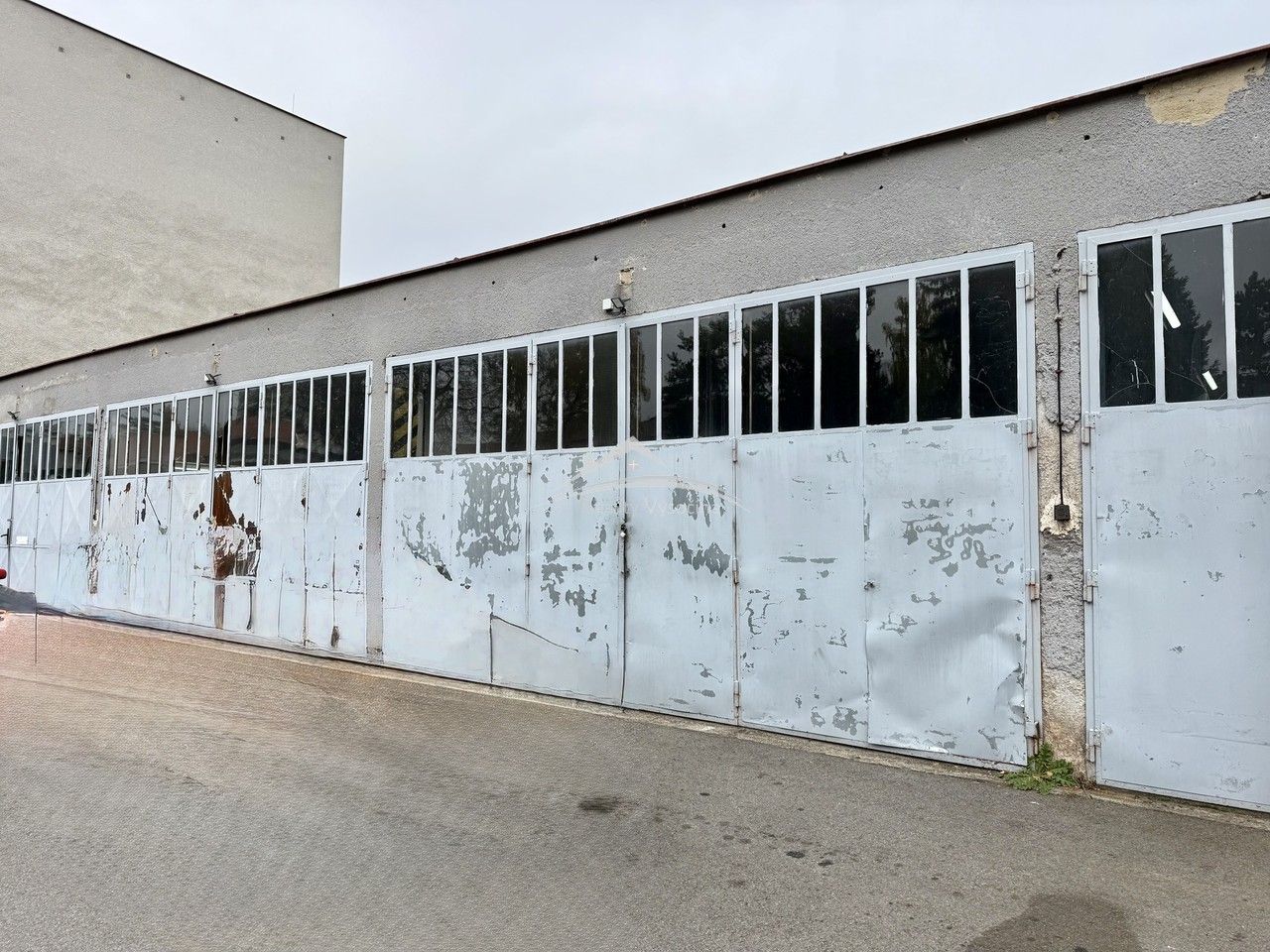 Garáže, Pražská, Pelhřimov, 72 m²