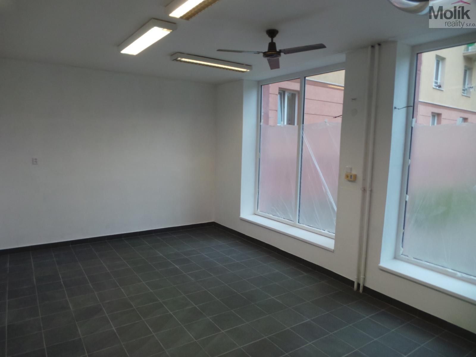 Obchodní prostory · 55 m² · Čsl. armády, Most - 3