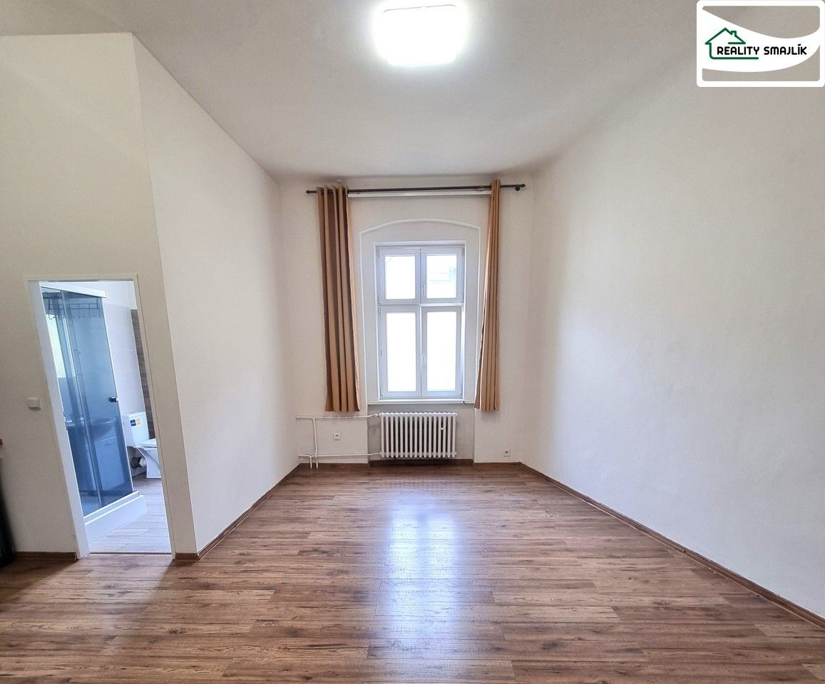 Pronájem kancelář - Svobody 520, Cheb, 28 m² - 5