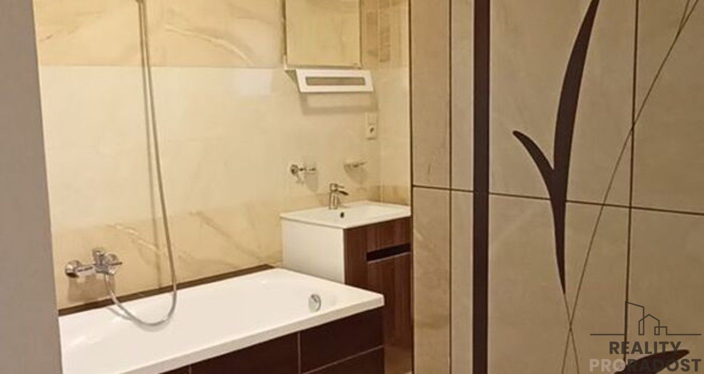 Prodej komerční - Bystřice, 220 m²