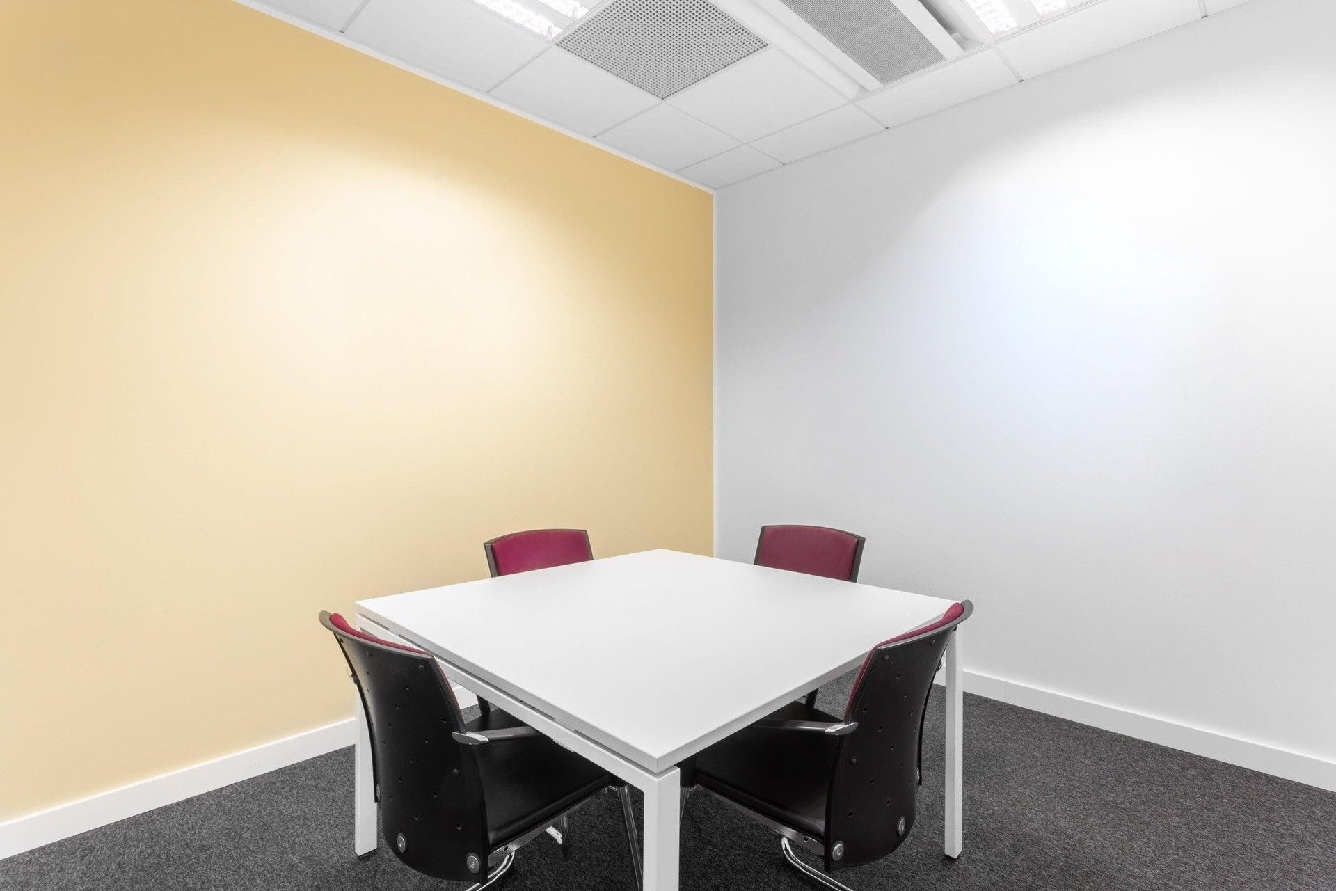 Kanceláře, Rohanské nábřeží, Praha, 10 m²