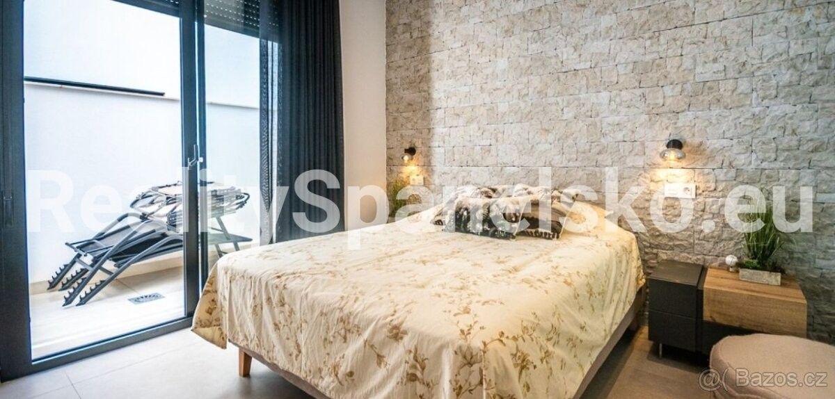 Prodej rodinný dům - 987 66, Zahraničí