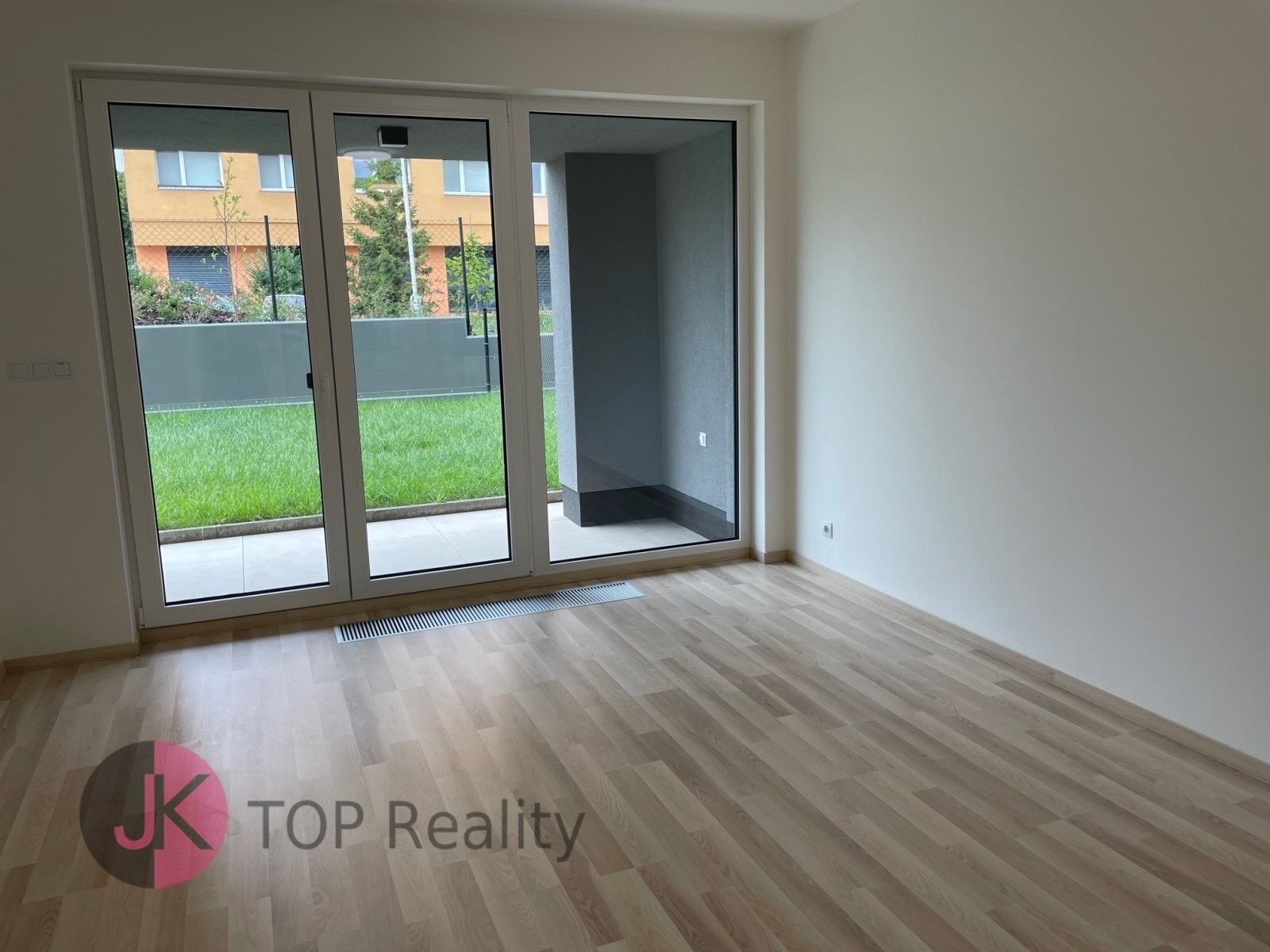 Byt 2+kk · 53 m² · Na domovině, Praha - 3